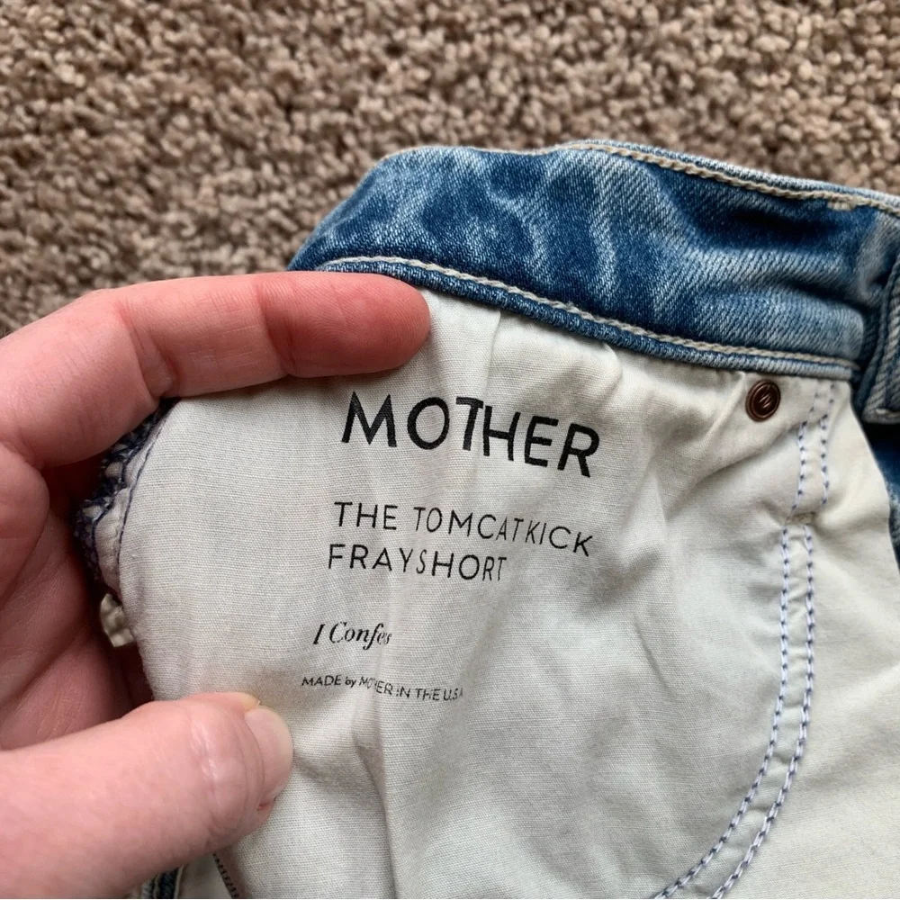 MOTHER Superior Jean Shorts Size 26 The Tomcat Kick Fray Light Wash Distressed - Picture 10 of 13